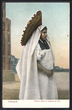 Tanger, Femme arabe en costume