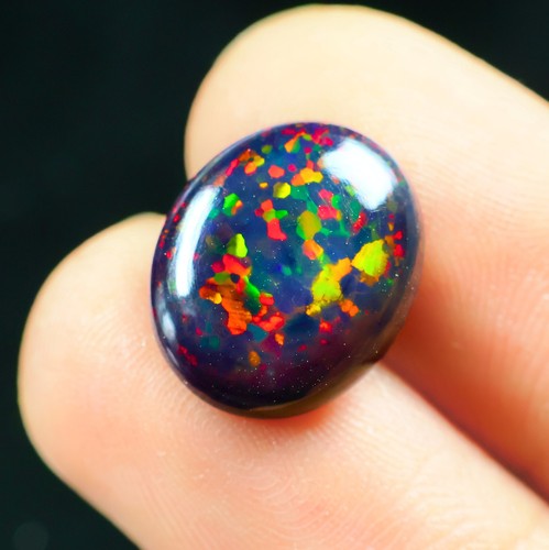 Ovaler schwarzer opal - schwarzer,