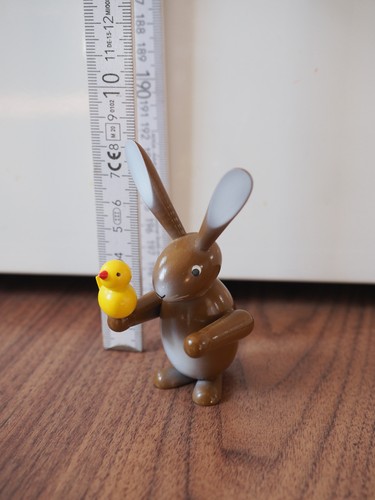 Kleiner osterhase mit kücken - kleiner,