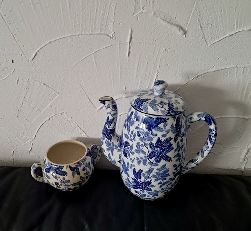 Drei alte kaffeekannen mit - drei,