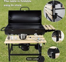 Großer Holzkohlegrill mit