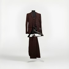 Anzug mit Weste In Dunkel Rot