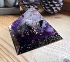 Orgonit Pyramide Erzengel Zadkiel (liebevolle Handarbeit)