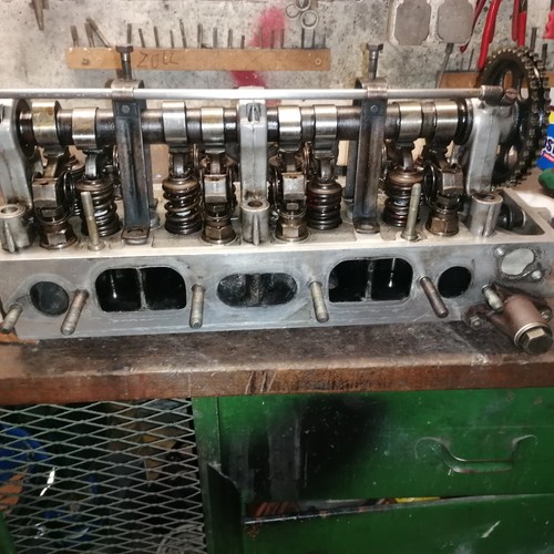 Mercedes w110 zylinderkopf - mercedes,
