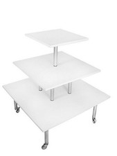 Pyramidentisch groß