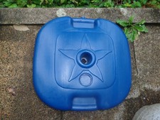 Sonnenschirmständer aus Kunststoff, blau, mit Wassertank