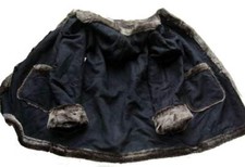 schwarz Mantel Zottel Fell