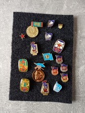 DDR Anstecknadeln Konvolut