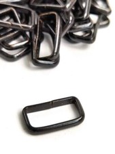 Metallbeschlag Wehrmacht, Eisen schwarz lackiert, Breite 21mm, sie erhalten ein 