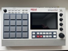 Akai MPC Live 2 Retro Limited Edition with accessories - Sampler, Drummachine