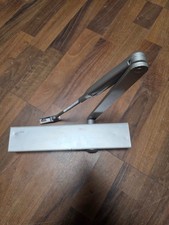 Dorma TS89F Türschließer mit Gelenkstange mit Gelenkarm