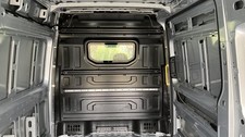 Trennwand VW Crafter 2 oder MAN TGE 4motion/Heckantrieb für H3 Mit Fenster