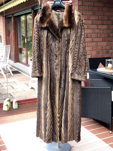 Eleganter pelzmantel otter mit - pelzmantel,