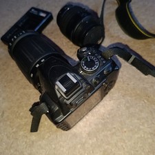 Nikon D3100 Digitalkamera Spiegelreflex 18-55mm Objektiv 100-300mm Objektiv Top