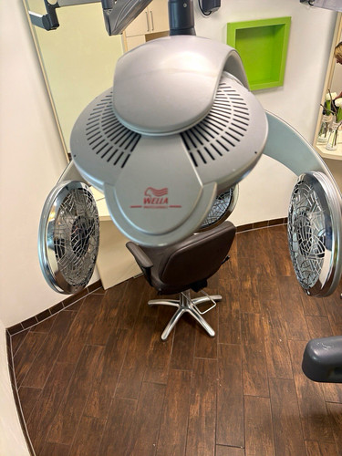 Friseurarbeitsplatz mit wella - friseurarbeitsplatz,