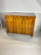 Biedermeierkommode in Nussbaum
