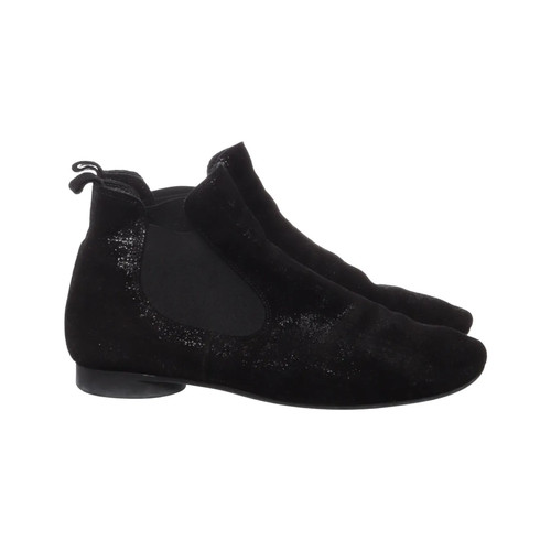 Think chelsea boots - think!,,