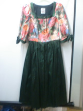 grün geblümtes Trachten