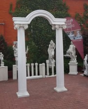 Säulenpaar mit Arkadenbogen