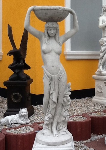 Gartenfigur frau mit schale - "frau,