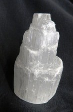 weiße Selenit Pyramide klein