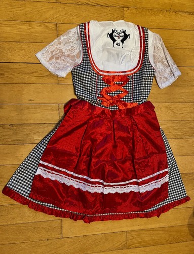 Neues teiliges dirndl - neues, 3-teiliges