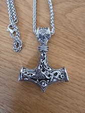 Halskette mit Anhänger