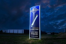Werbepylon, ovales Design, LED beleuchtet, H=3000 mm