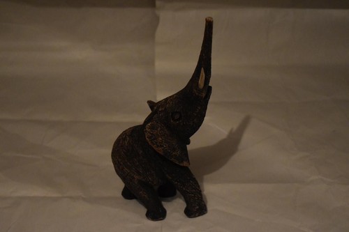 Holzfigur elefant schnitzerei - holzfigur,