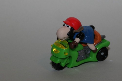 Schaf mit motorrad aus maxi - motorrad,