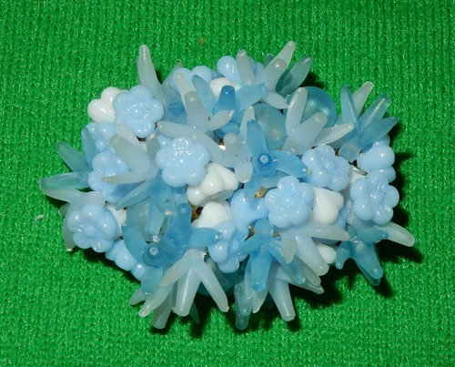 Brosche mit blauen - blauen, glasperlen