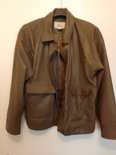 Nappa Leder Jacke, Schlamm  grün, mit Umlegekragen und Knöpfen, zwei Taschen