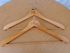 2 Buchenholz Steg-Kleiderbügel "Union Mars" Fa. Sinram+Wendt ab 1899, neuwertig