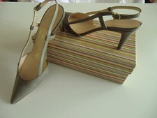 Damenpumps mit Fersenriemchen in Gr. 38,5 von Enrico Antinori. Farbe: oliv-grau.