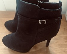 H&M  High Heels Stiefelett