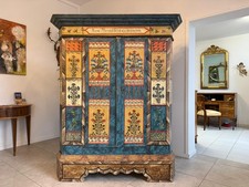 Handbemalter Bauernschrank mit