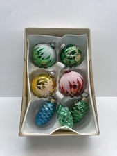 Christbaumschmuck – Set mit 7 Weihnachtsbaum-Ornamenten – 4 Kugeln & 3 Zapfen