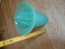Tupperware Saftpresse Zitronenpresse m. Becher , Junge Welle / Sehr Gut