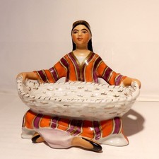 Usbekin mit dem Korb Porzellan