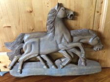 Pferdebild aus Holz geschnitzt, sehr beeindruckend
