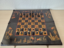 Schachspiel und Backgammon aus