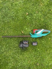 Bosch Akku-Heckenschere AHS 52 LI 060084900 1,5Ah 18Volt + 2 Akkus/ Ladegerät