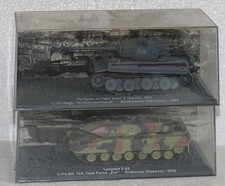 2 Panzer-Modelle, Tiger VI S20 und Leopard 2 A5 in Plastikbox
