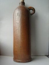 Mineralwasserflasche Ton