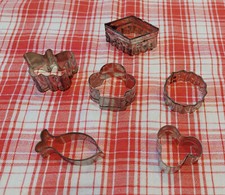 6x Mini Ausstecher Ausstechformen Puppenstube Metall Vintage alt