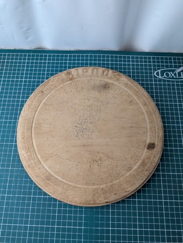 Brotbrett aus geschnitztem