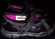 Nike Ballarina Mädchen Gr 21 Schwarz Klett Süß 