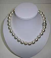 Perlenkette creme weiß mit