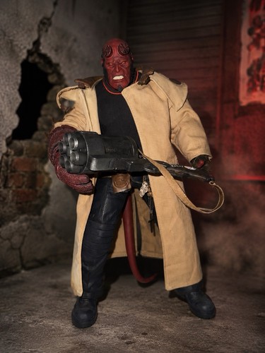 Mezco toyz hellboy - hellboy,