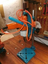 2 Bohrmaschinenständer & Bohrmaschine Black & Decker / als Konvolut mit Zwingen